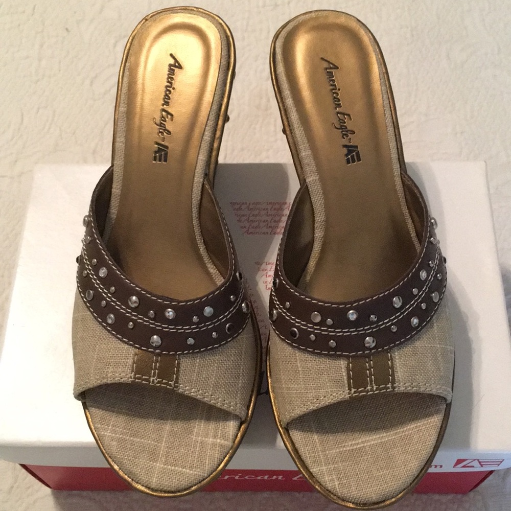 American Eagle size 6 1/2 Natural shoes